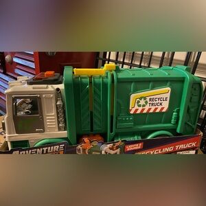RECYCLING TRUCK W LIGHTS AND SOUNDS NEW